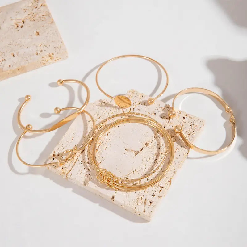 Elegantes Goldenes Armband Set