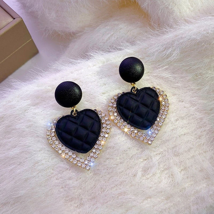Schwarze Herz Ohrringe in Gold