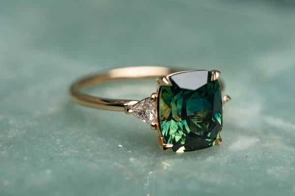 Vintage-inspirierter Edelstein Goldring