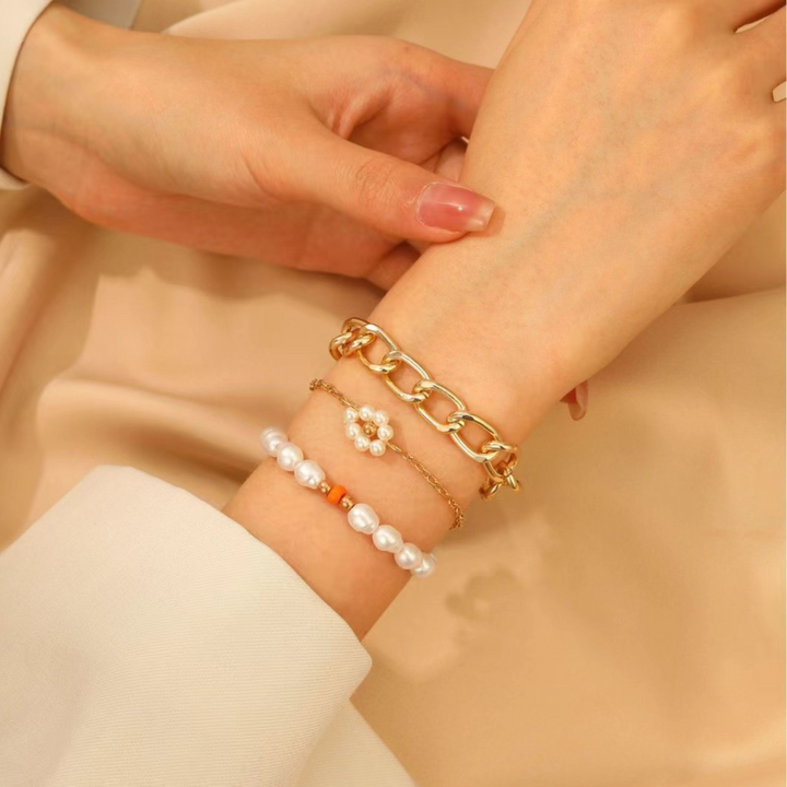 Set aus Gänseblümchen Perlenarmbändern