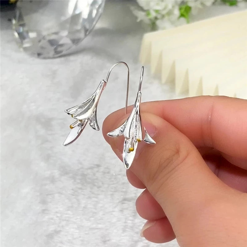 Elegante Silberblumen Ohrringe
