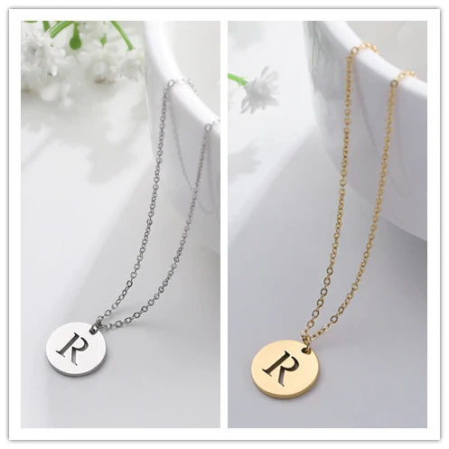 Elegante Goldbuchstaben Anhänger Halskette