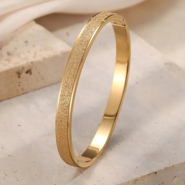 Elegante Minimalistische Goldarmreifen