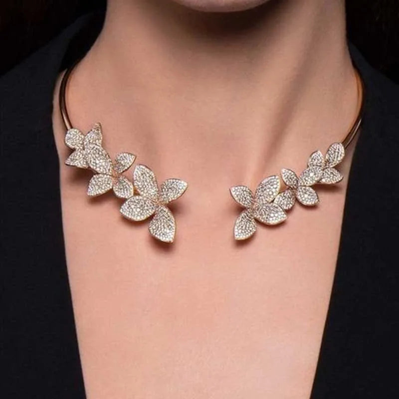 Elegante Blumen Kristall Halskette