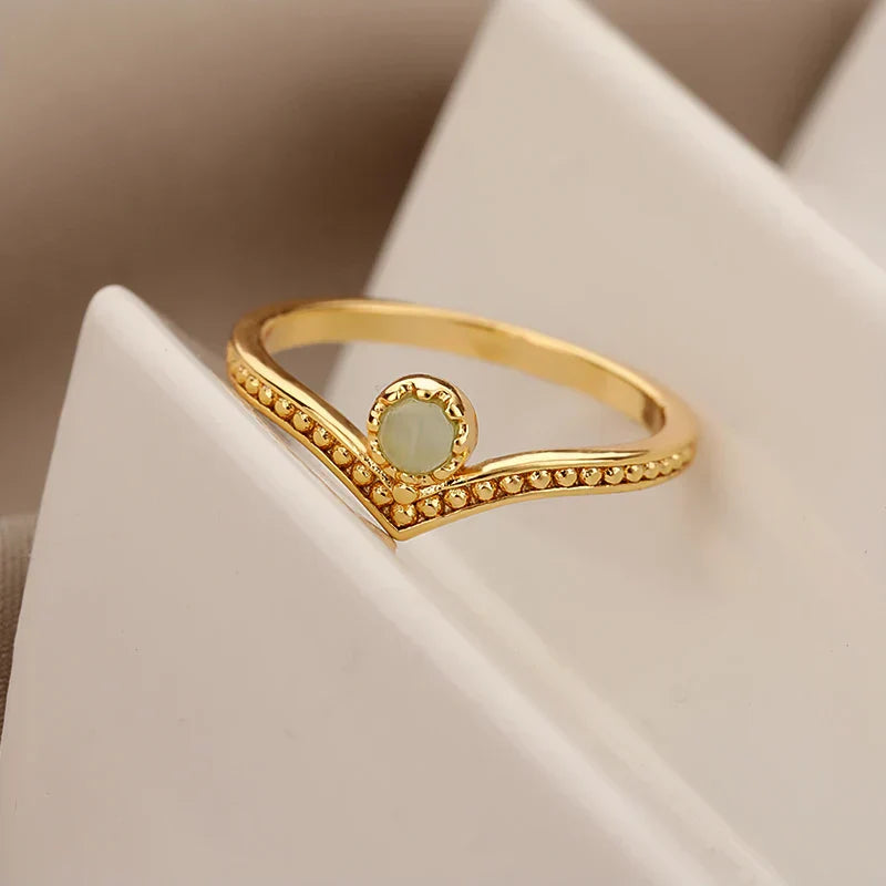 Eleganter Goldener Wassertropf Opal Kronenring