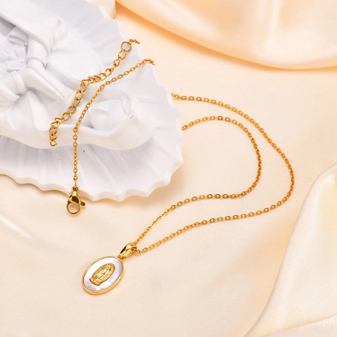 Goldene Mary Ovalanhänger Halskette