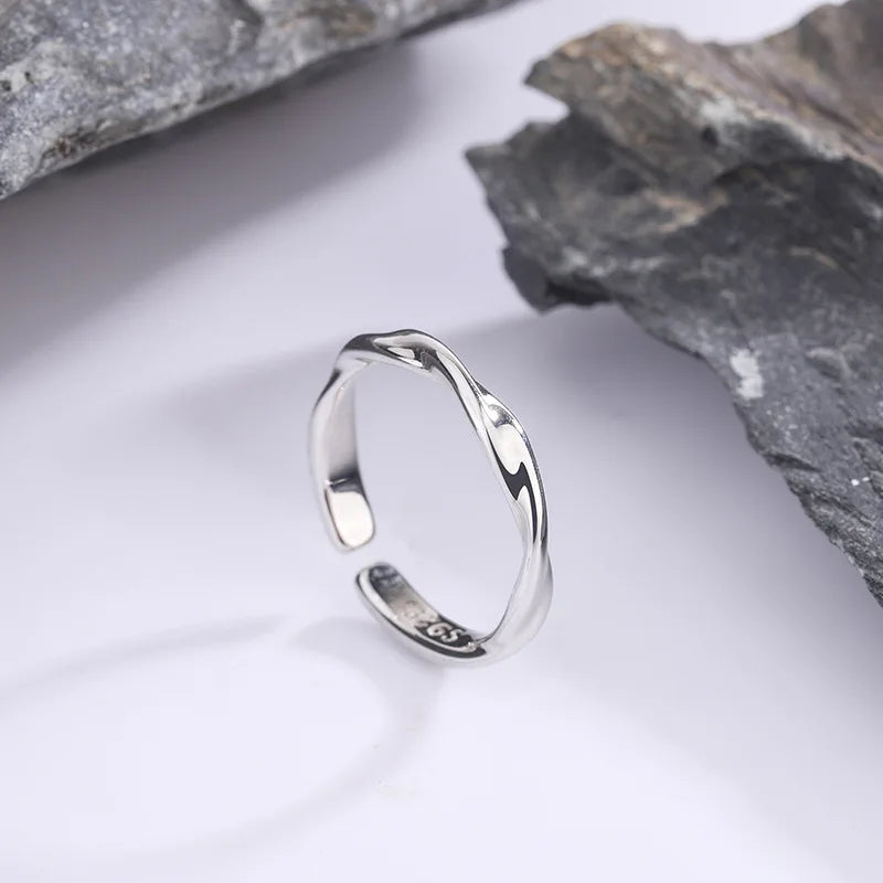 Zeitloser Sterlingsilber Gedrehter Draht Ring