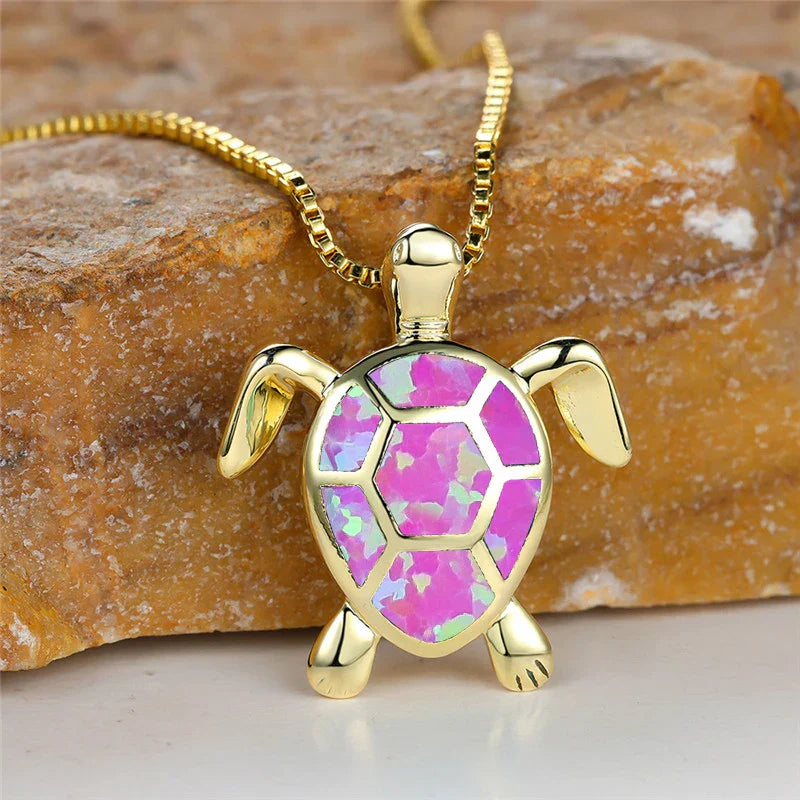 Vintage Goldene Halskette mit Grünem Feueropal Schildkröten Anhänger