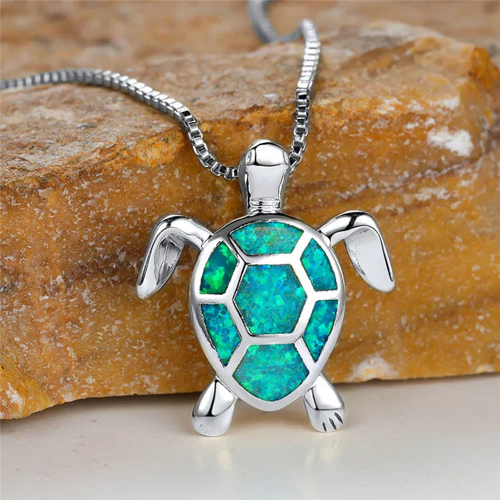 Vintage Goldene Halskette mit Grünem Feueropal Schildkröten Anhänger