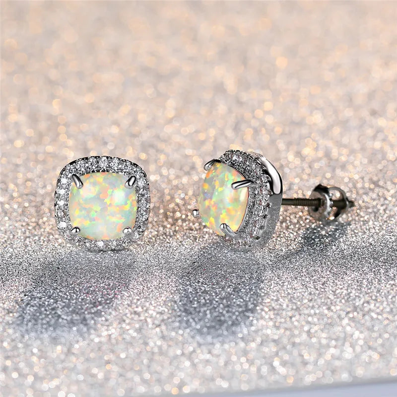 Elegante Silberne Runde Weißer Fire Opal Stecker Ohrringe