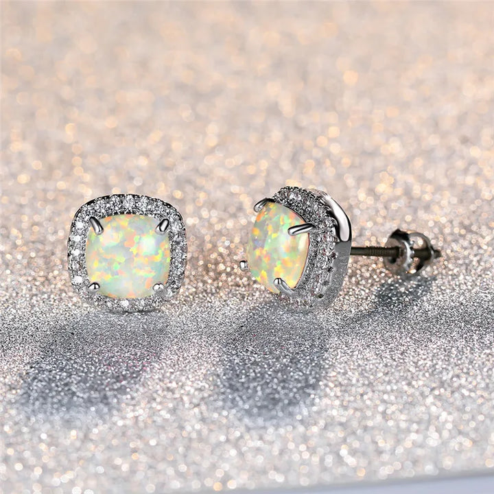 Elegante Silberne Runde Weißer Fire Opal Stecker Ohrringe
