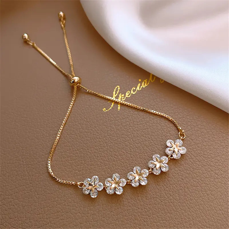 Kristall-Gänseblümchen-Armband in Gold
